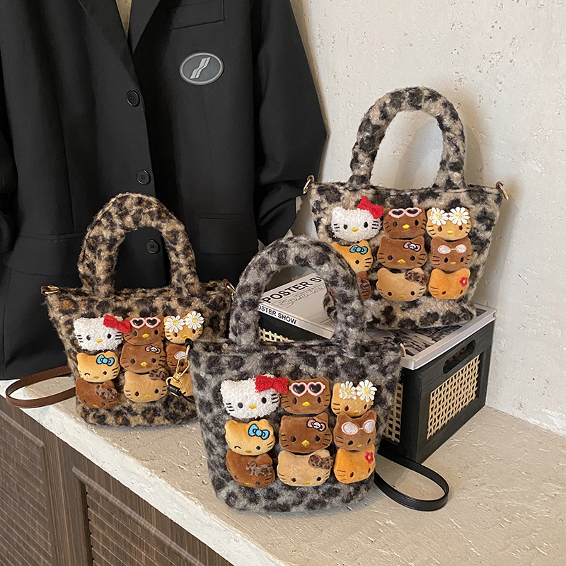 2026新款设计感豹纹水桶包