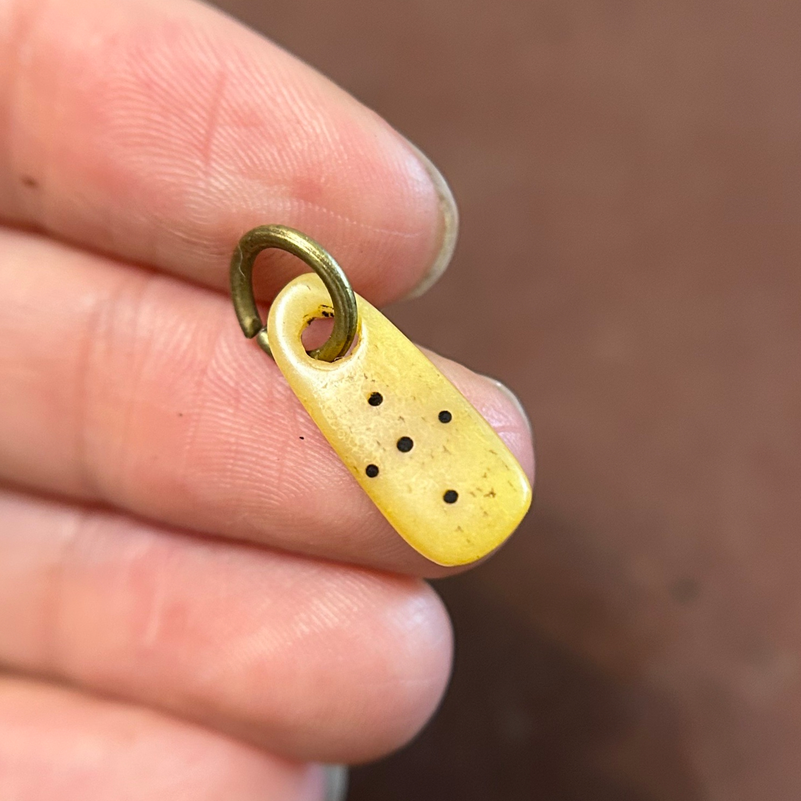 西藏传牦牛骨质咒点牌迷你吊坠驼骨头文玩配饰侧挂卡子小提溜包浆