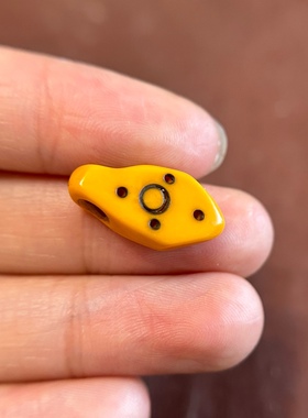 西藏区回流原生态老黄料器咒点吊坠侧挂牌子藏传文玩手串卡子配饰