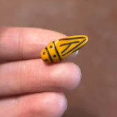 西藏区回流老黄料器擦擦吊坠侧挂密胺藏传文玩手串卡子配饰件背云