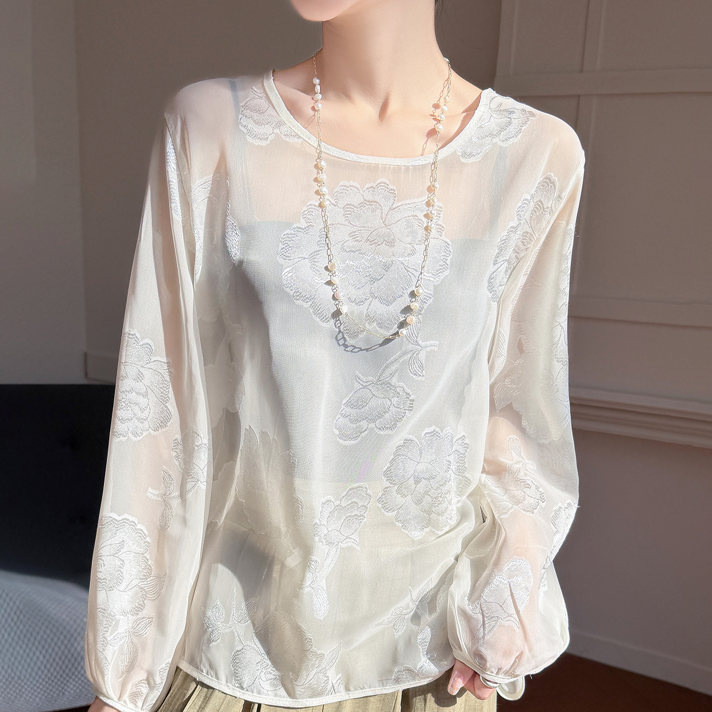 2026夏季新款真丝提花长袖衬衫女圆领微透防晒上衣通勤松弛感罩衫