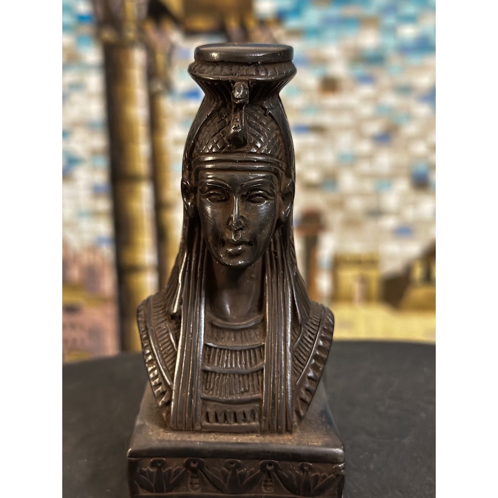 埃及卢克索尼菲塔丽皇后雕像