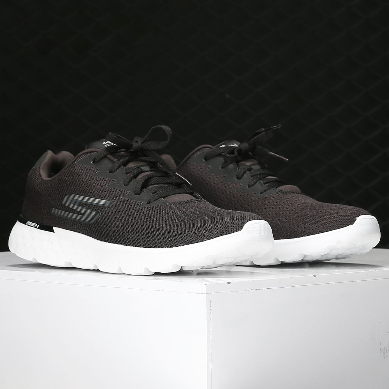 Skechers/斯凯奇跑步鞋男子GO