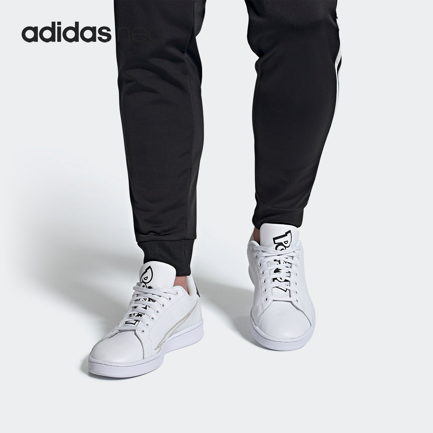 阿迪达斯男女休闲板鞋