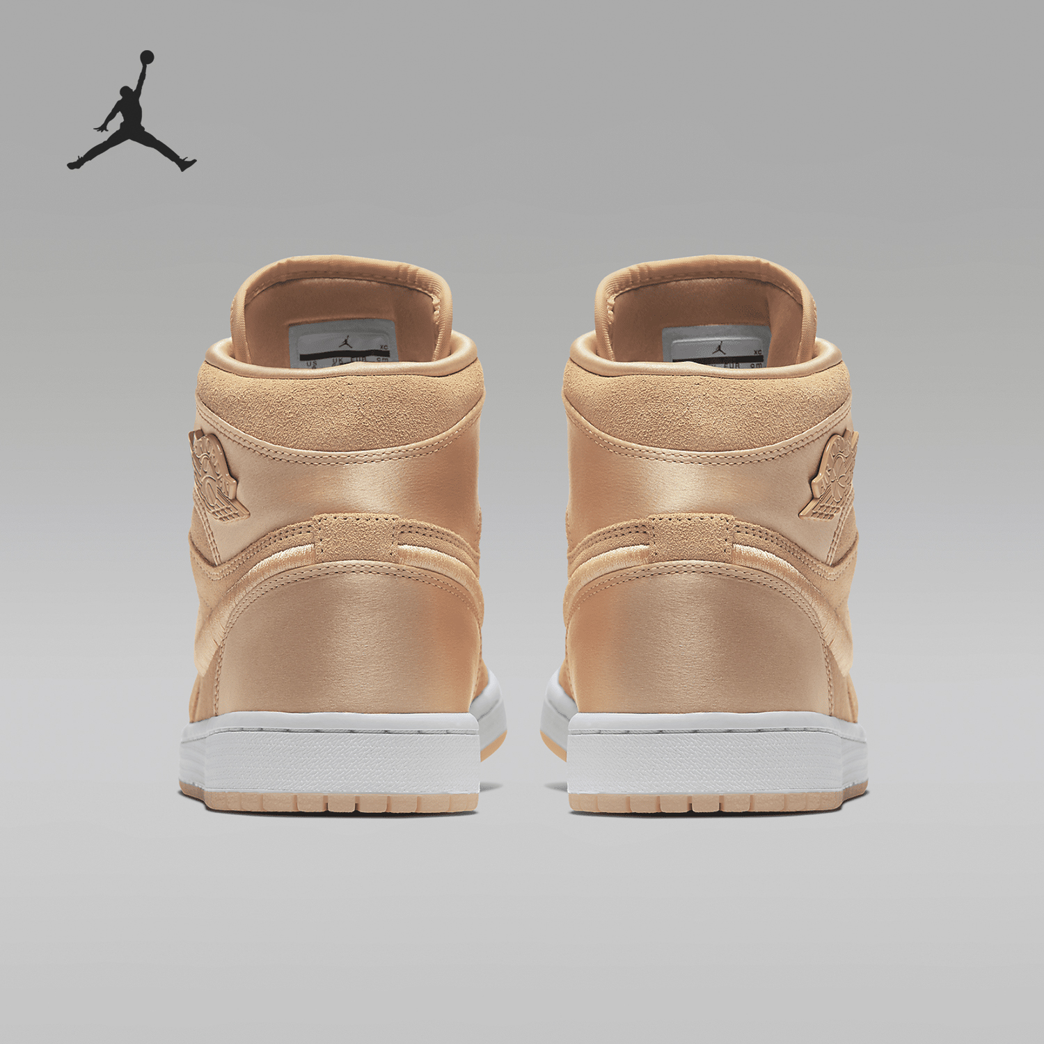 耐克女士轻便中帮缓震运动板鞋