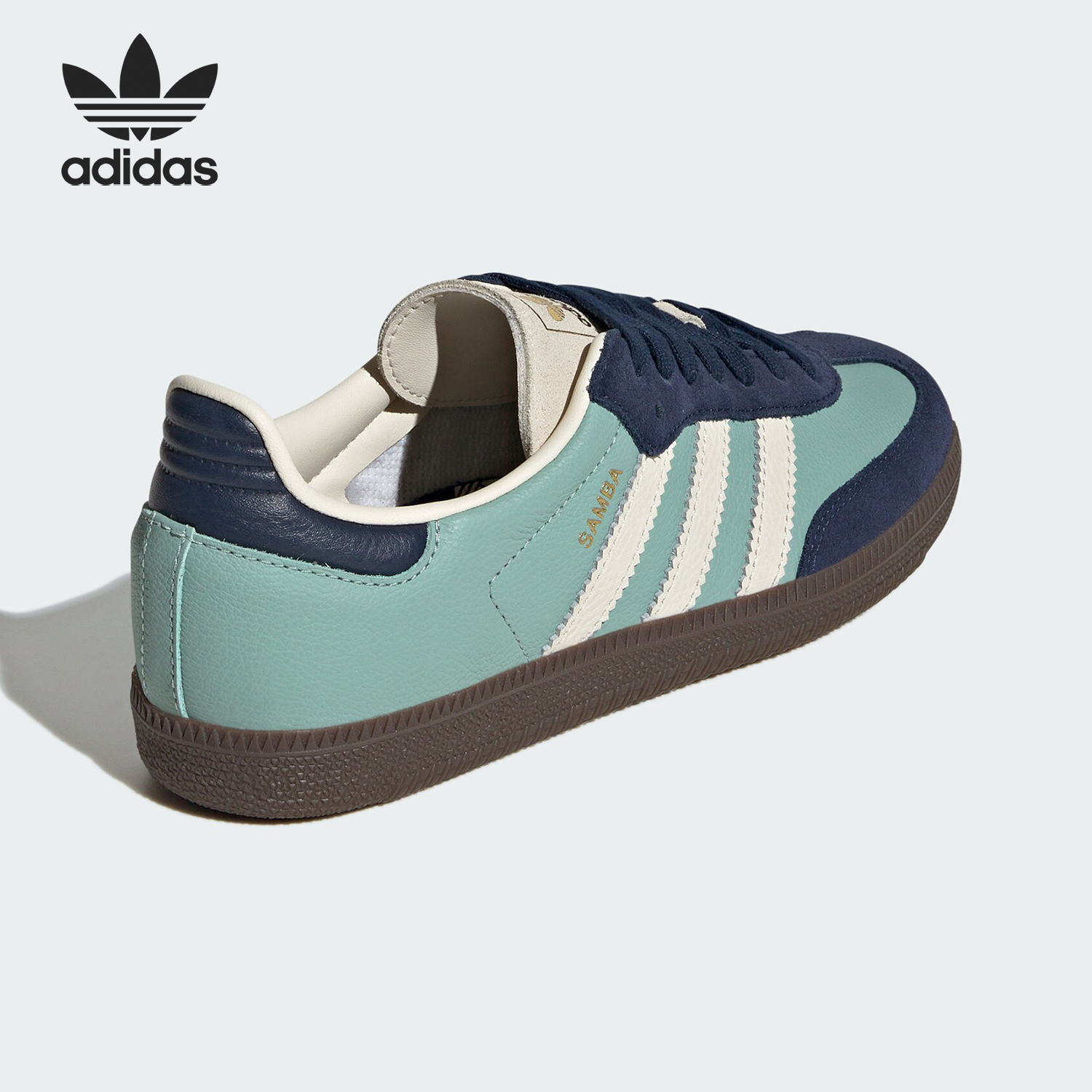 阿迪达斯女士经典复古低帮板鞋