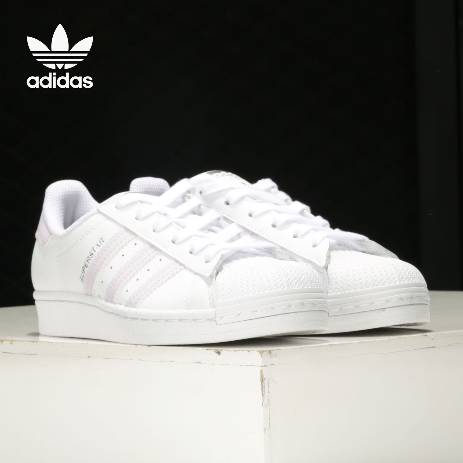 阿迪达斯三叶草男女运动板鞋