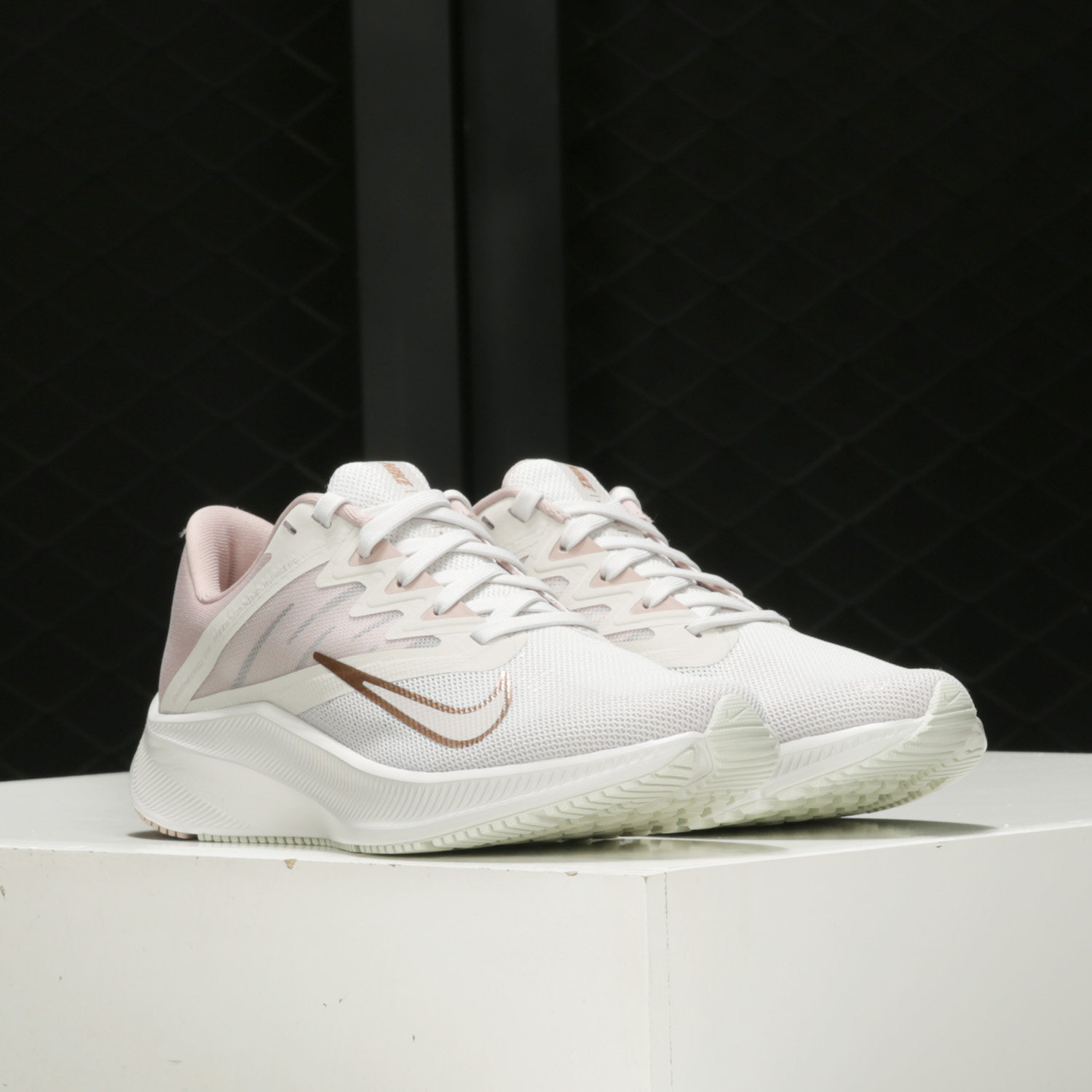 Nike/耐克正品当季新款女子橡胶底防滑透气缓震跑步鞋 CD0232