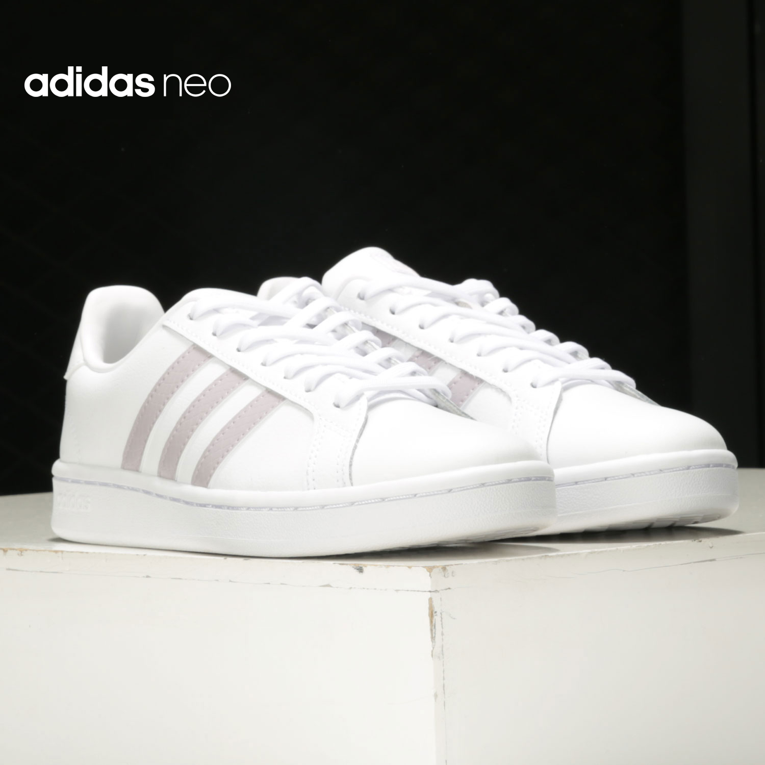 阿迪达斯男女运动休闲板鞋