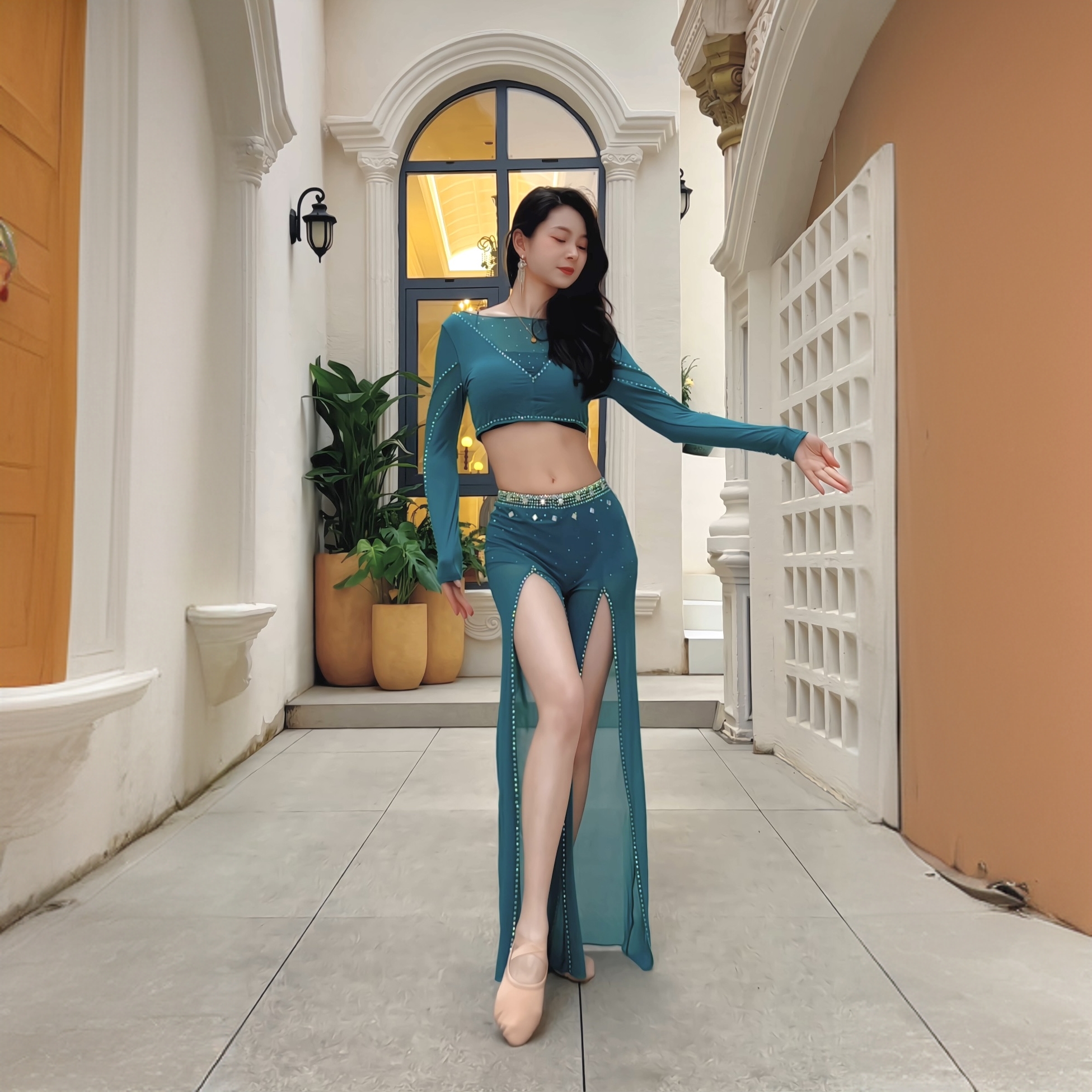 轻奢肚皮舞新款裤装深V网纱烫钻