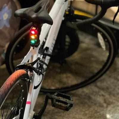 山地自行车后尾灯公路车红绿灯尾灯夜间骑行充电创意警示灯防水