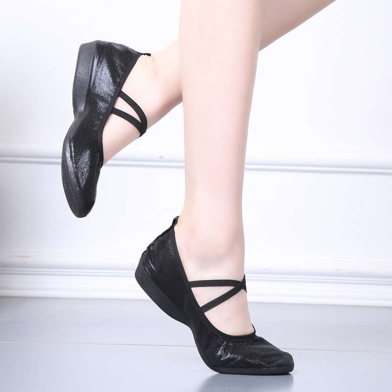 成人软底广场舞鞋四季平跟舞鞋女现代舞跳舞鞋交谊舞银色舞蹈鞋