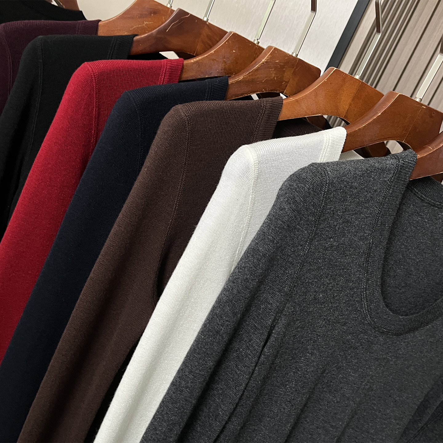 大爱U领美丽诺羊毛针织衫