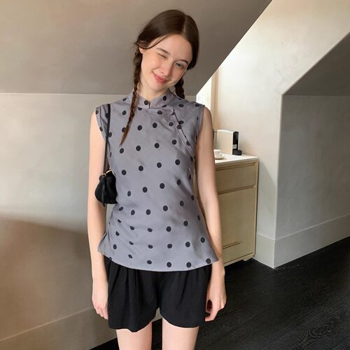 果核宇宙复古斜门襟波点收腰上衣