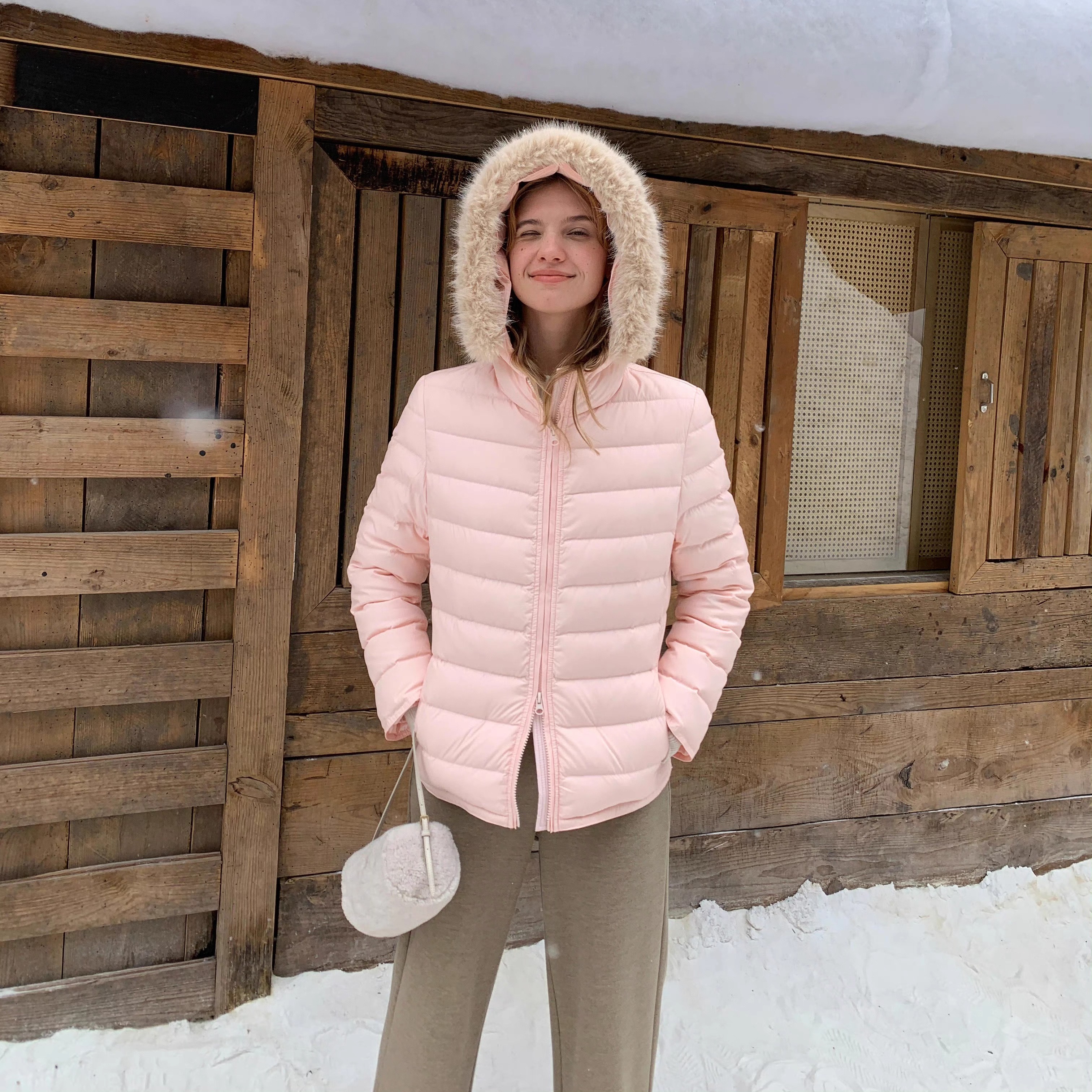 果核宇宙轻暖收腰毛领排骨羽绒服