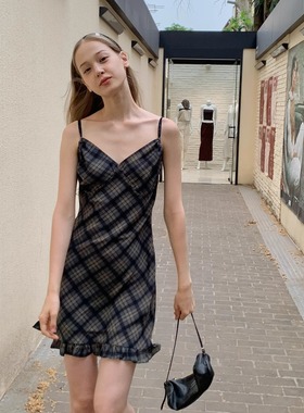KERNEL COSMOS【黑松露巴塔】美式复古格纹V领吊带木耳边连衣裙