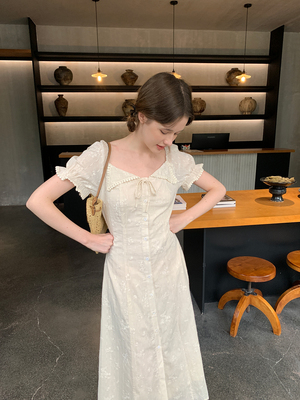 果核宇宙刺绣花边方领收腰茶歇裙