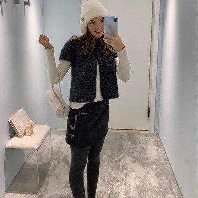 果核宇宙miu系半高领短袖毛衣