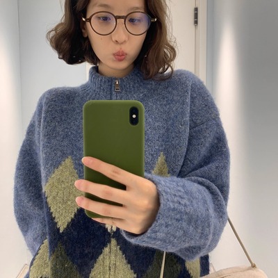 果核宇宙撞色菱格立领毛衣开衫