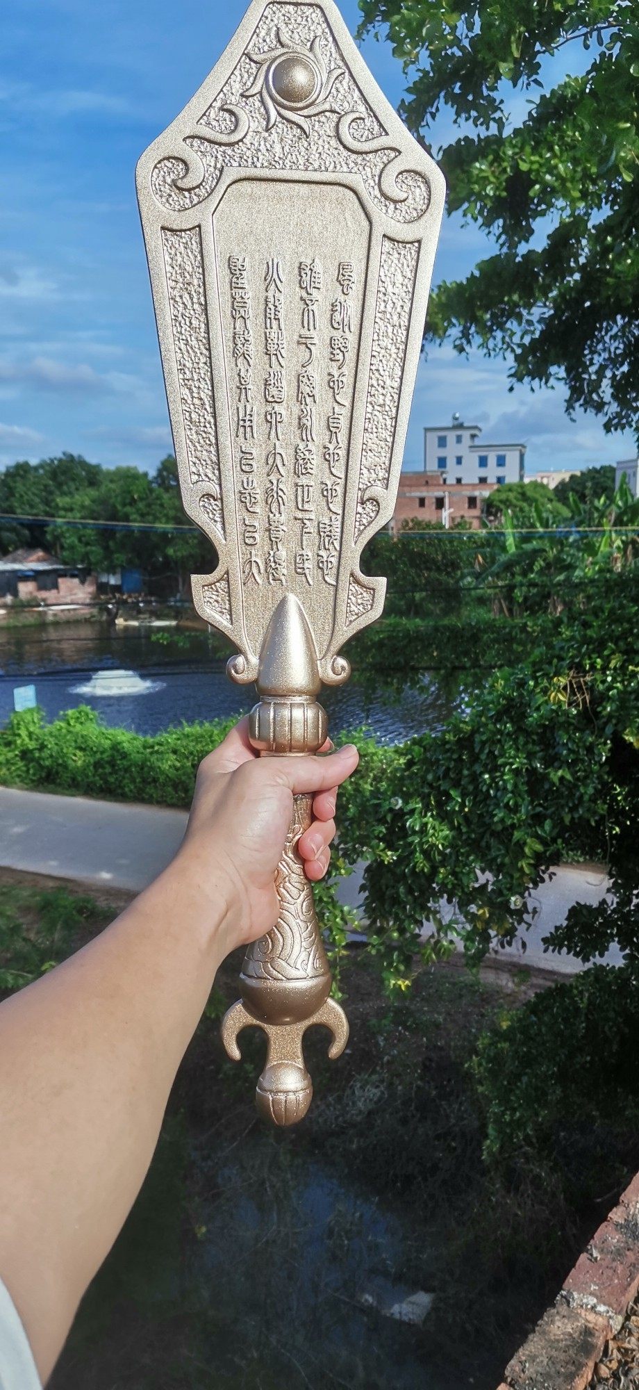 倚天屠龙记—圣火令,漫画版.一体实木雕刻出来的