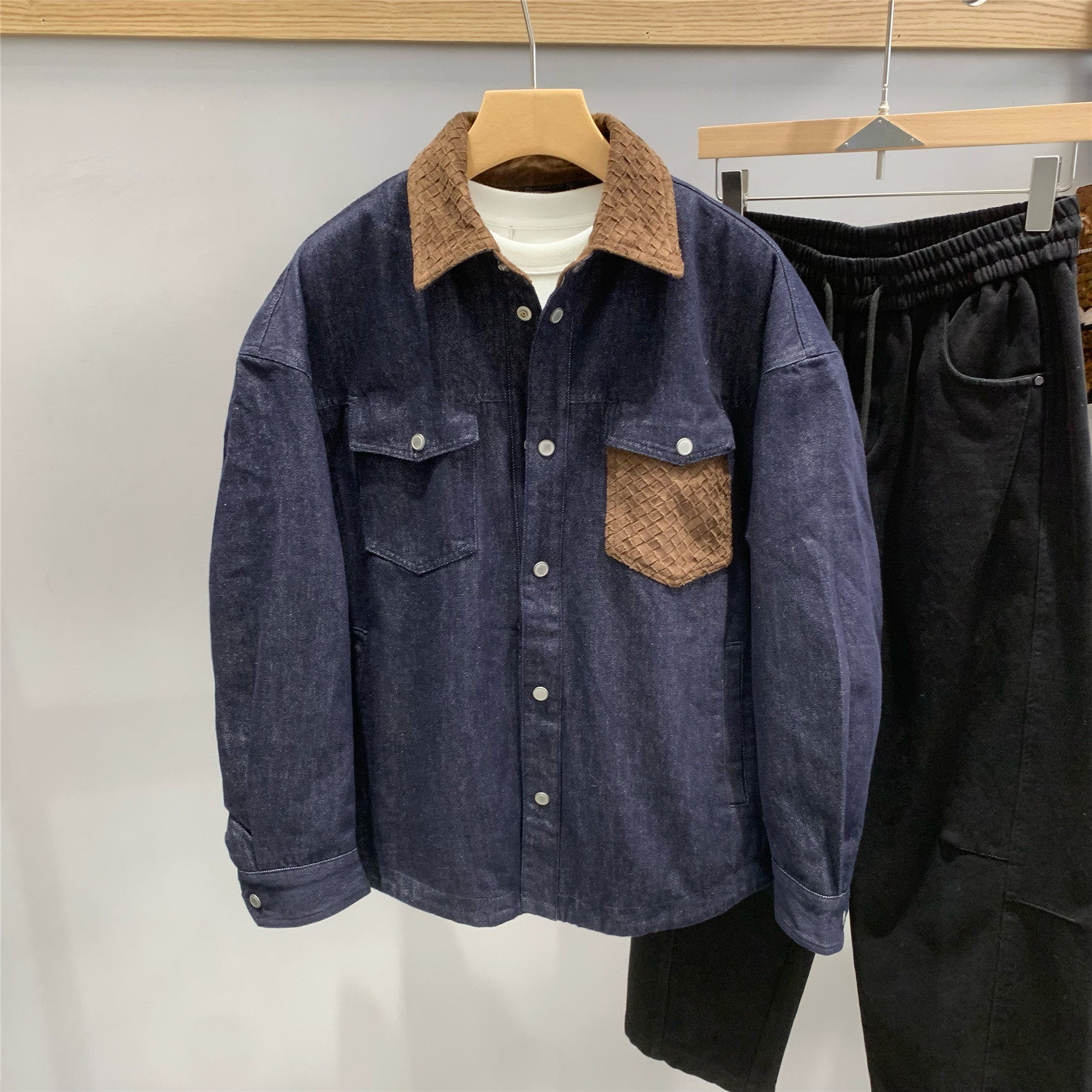 编织拼接撞色牛仔羽绒服