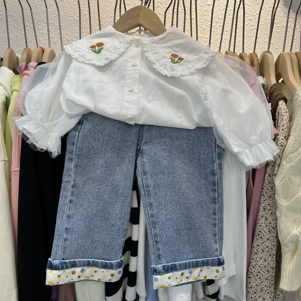 2023春款童装女童白色蕾丝泡泡袖花朵娃娃领大翻领衬衫小童衬衣