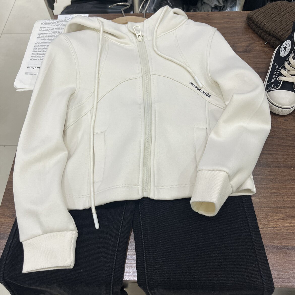 福利价女童米色加厚短款连帽外套中大童设计款瑜伽服休闲外套