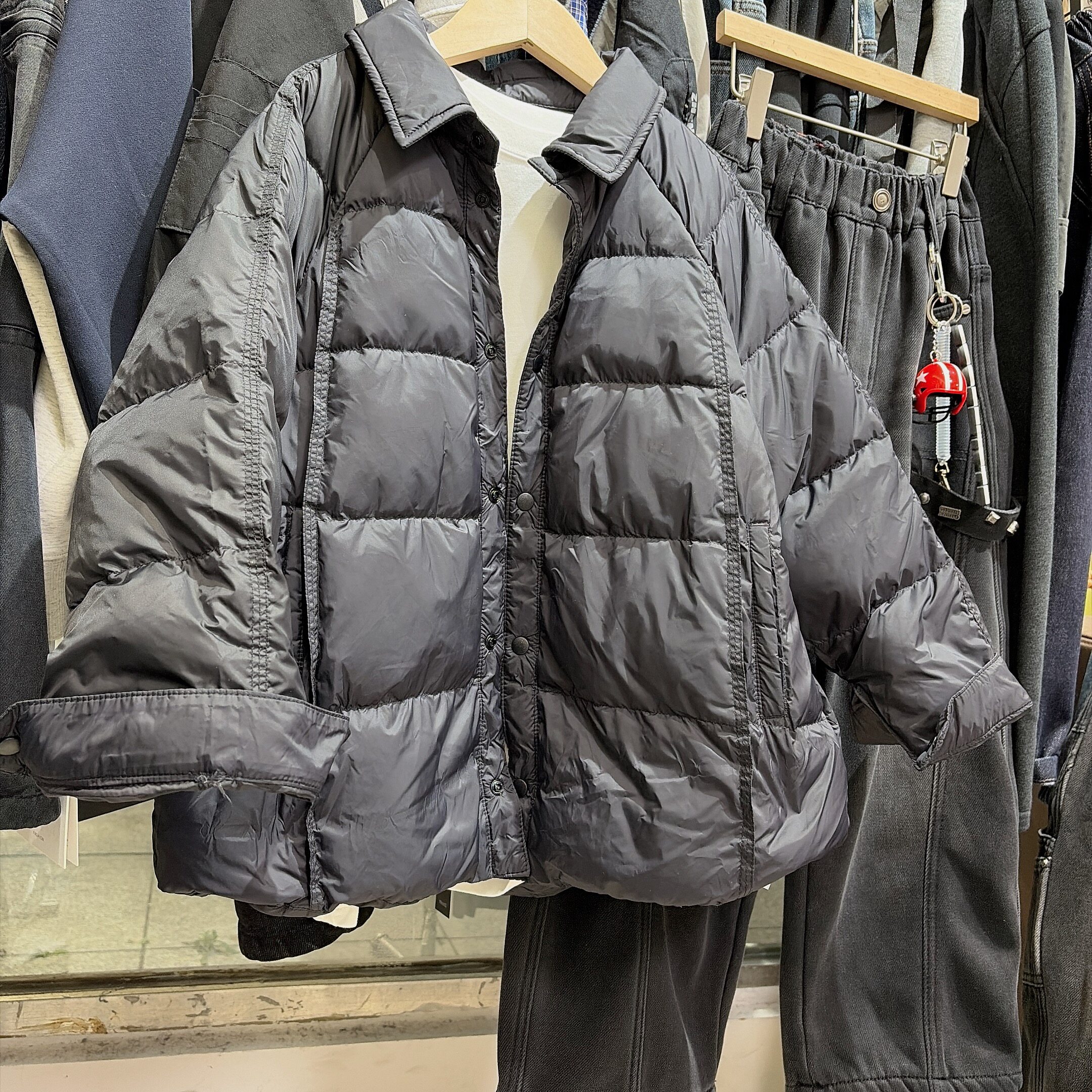 2026冬季新款儿童羽绒服男童女童黑色衬衫款羽绒服潮版宽松轻羽绒