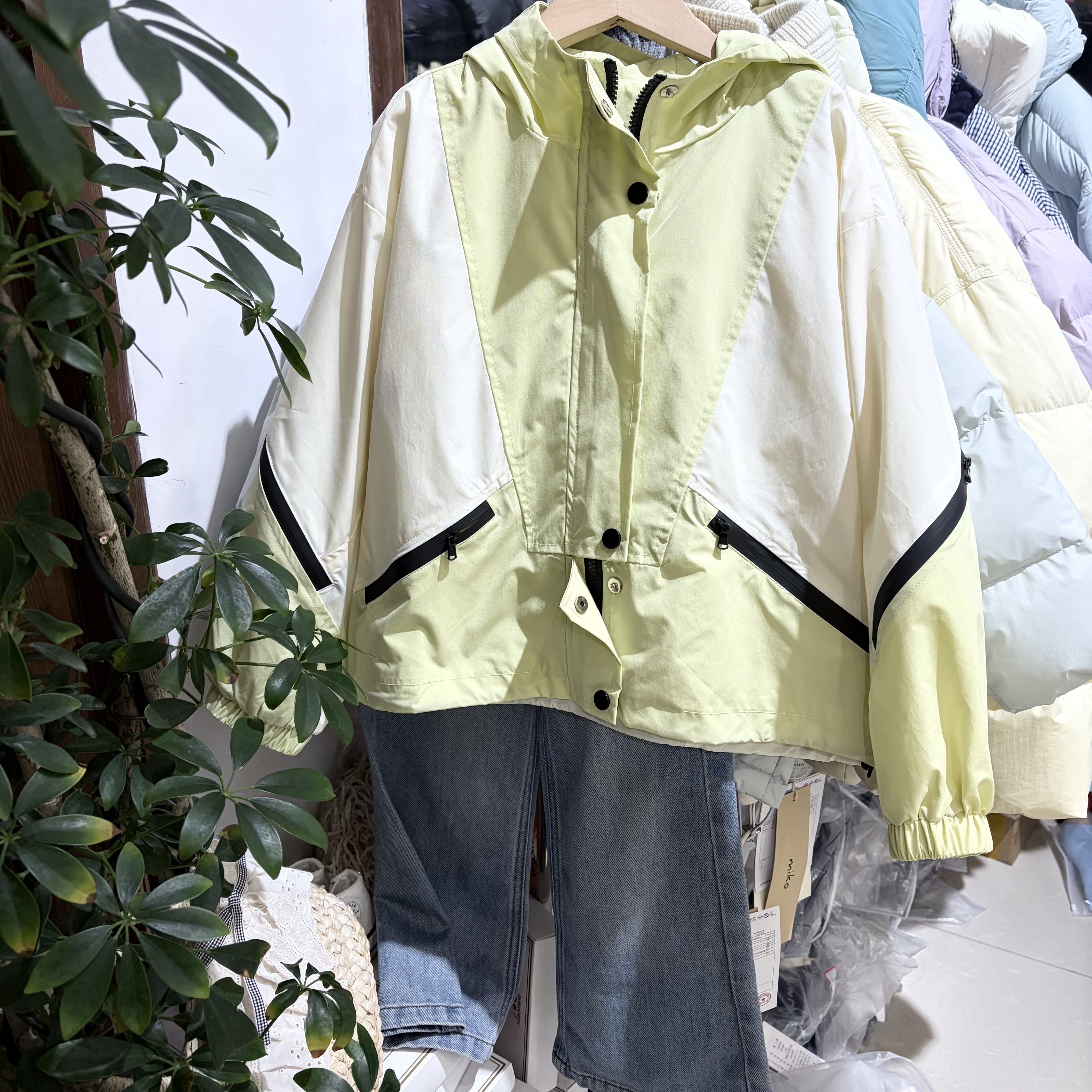 2026春装新款女童绿色拼接米色冲锋衣外套休闲百搭上衣外套