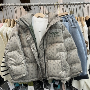 冬款童装男童女童淡绿色满印字母连帽短款羽绒服潮版大童羽绒服