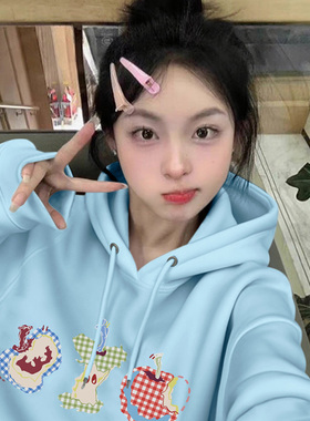 初中生甜妹浅蓝色连帽长袖卫衣女秋季2025新款苹果印花小个子上衣