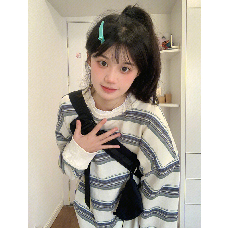 宽松复古条纹圆领卫衣