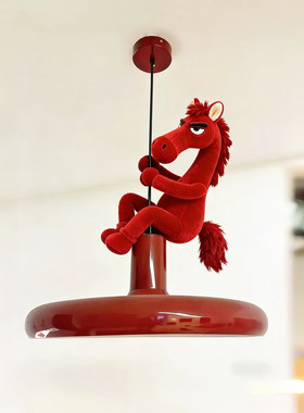 红色小马新年装饰吊灯挂件2026马年吉祥物玩偶喜庆氛围创意小挂饰