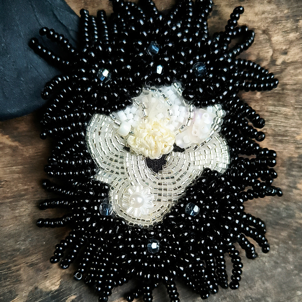 手作胸针女绵羊黑白珠绣胸针设计师款创意小众低调日常复古高级