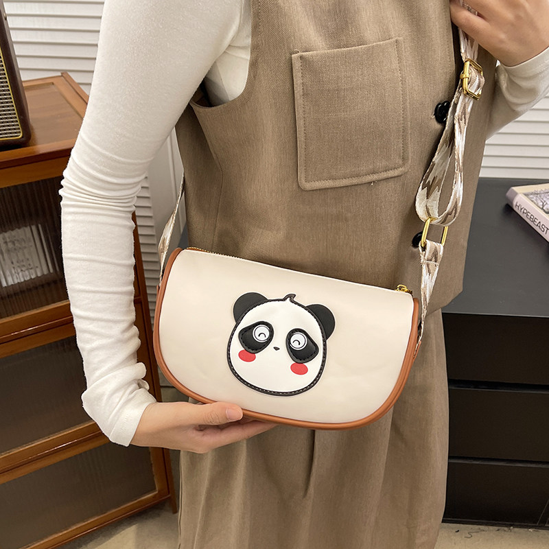 2026熊猫单肩斜跨包可爱手提包学生手拎包简约百搭斜跨包儿童跨包,箱包皮具/热销女包/男包,马鞍包,淘宝优惠券,粉丝福利购,淘宝优惠卷