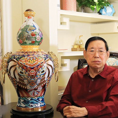 张同禄作品景泰蓝花瓶《天下吉祥