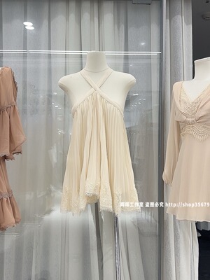 2026新款法式度假风蕾丝拼接气质挂脖抹胸连衣裙女夏季三亚海边