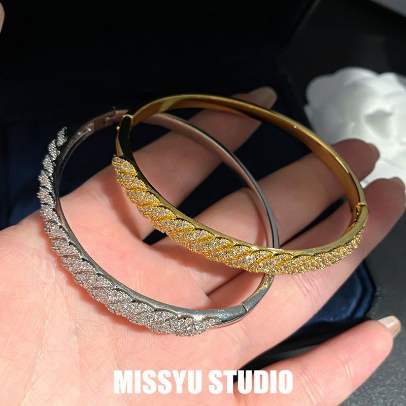 卡扣扭曲锆石高级感通勤!时尚
