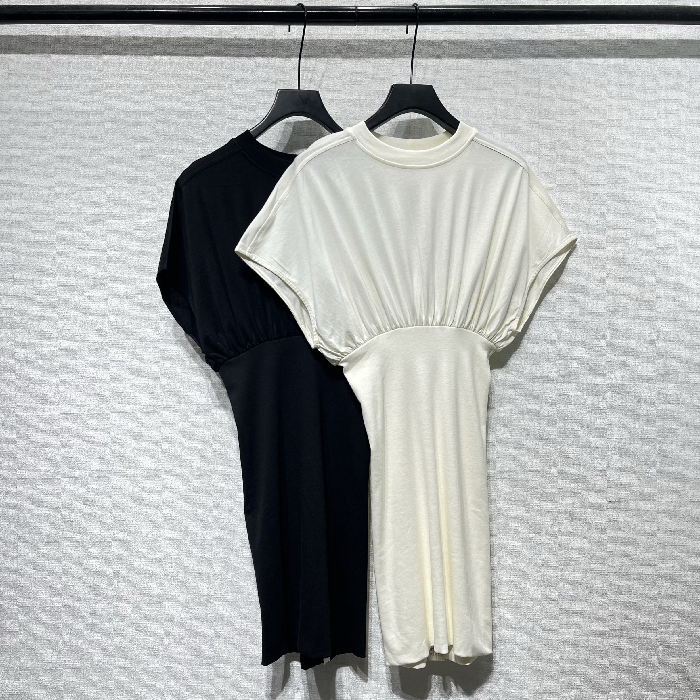 2024夏季暗黑R风O格圆领褶皱蝙蝠袖收腰包臀女士休闲中长款连衣裙