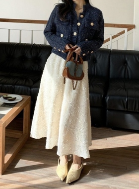 2024秋季新款品质大牌高级白色半身长裙显瘦A字裙垂感小香风半裙