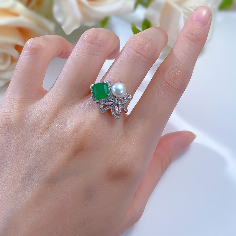 欧美经典设计高碳钻仿真祖母绿7*7戒指小众镶嵌淡水珠指环手饰品