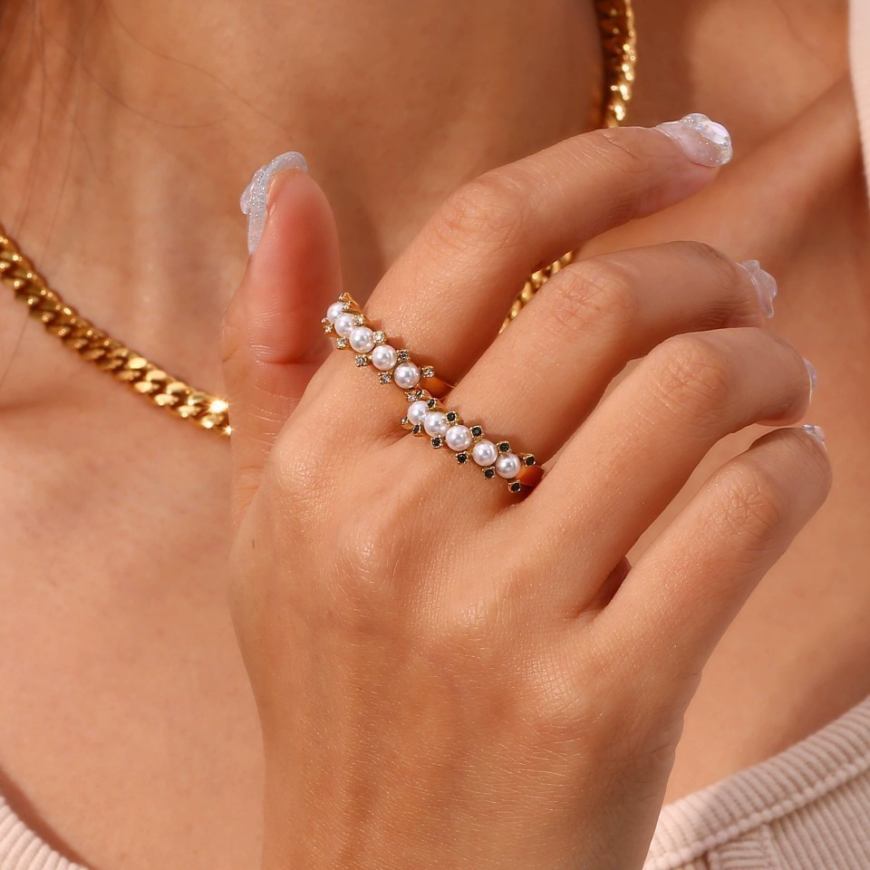 欧美ins摩登简约小众潮流指环饰品 不锈钢镀18K珍珠锆石车轮戒指