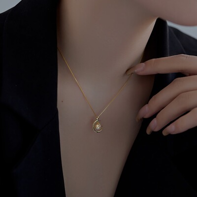 月亮淡水珍珠吊坠气质感锁骨链