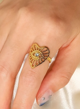 INS风女式摩登百钛钢戒指18K金爱心钻石眼精戒指跨境同款指环