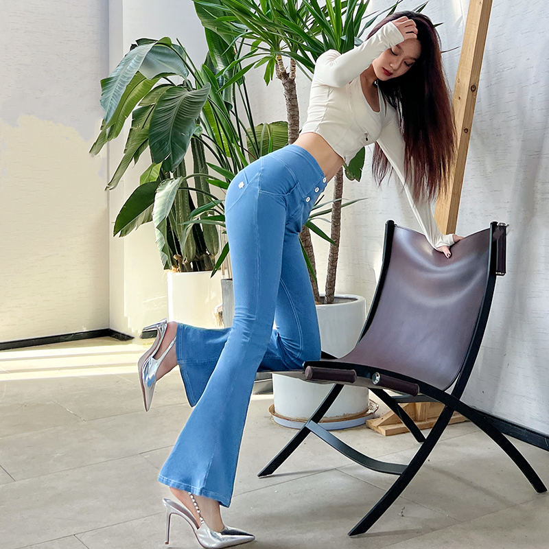 蜜桃臀高腰微喇牛仔弹力透气秋款