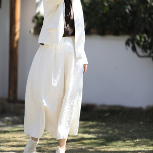 游设原创简约折叠立体提花蚕丝混纺半身裙 云裳