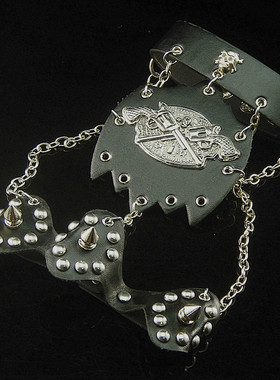 手枪骷髅头三指铆钉戒指手链一体