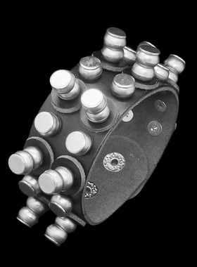 银色圆球螺丝扣黑柔软皮圆盘手链