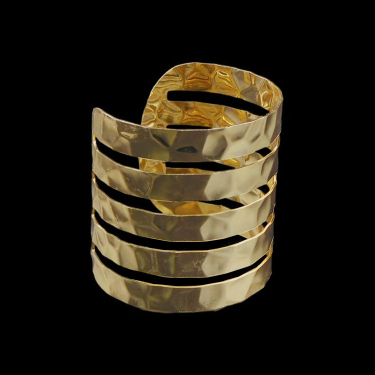 闪耀瑞丽镂空线条蛇皮纹超宽手镯