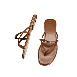 金属锁扣一字带夹趾人字拖女夏季外穿平底真皮凉拖鞋女度假沙滩鞋